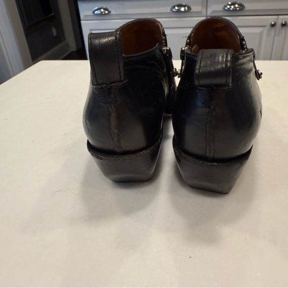 Frye Sacha Black Leather Zip Up Heeled Shootie Western Ankle Boots Women Sz 6.5 - Picture 6 of 15
